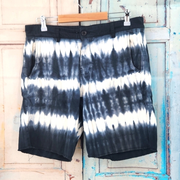 Blood + Bone Tye Dye Raw Hem Shorts - Picture 1 of 5